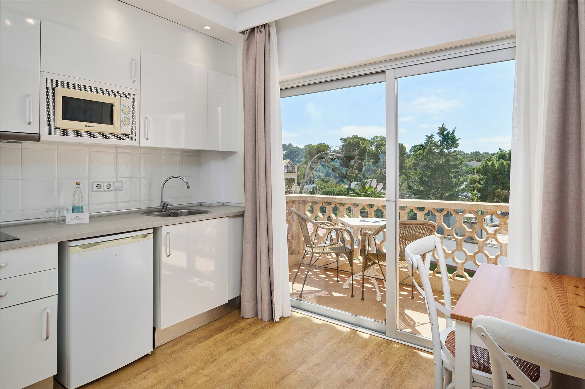 standard studio, 1 bedroom, balcony | private kitchen | electric kettle