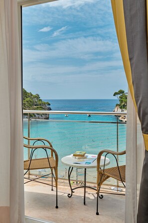 Comfort suite, 1 slaapkamer, balkon, uitzicht op zee | Uitzicht op strand/zee