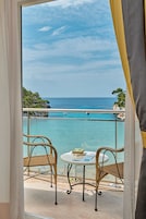 Suíte conforto, 1 quarto, sacada, vista para o mar | Vista para praia/oceano