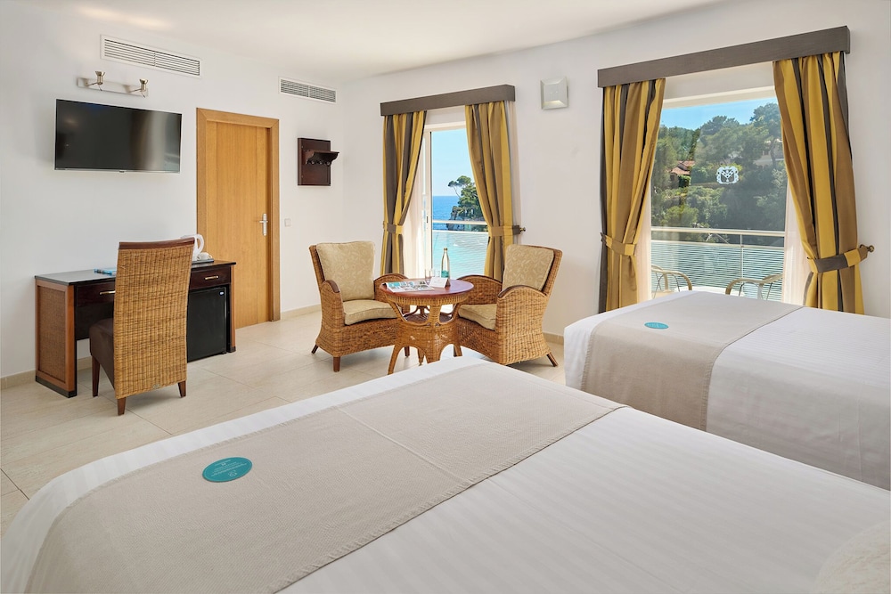 Hotel Apartamentos Cala Santanyí by null