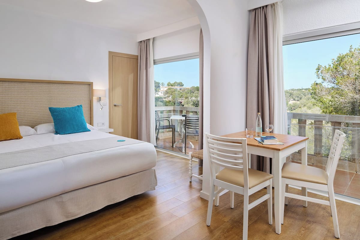 Standard Studio, 1 Bedroom, Balcony | In-room safe, blackout curtains, cots/infant beds, free WiFi