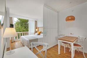 Studio, 1 Bedroom, Kitchenette | 1 bedroom, in-room safe, blackout drapes, cribs/infant beds