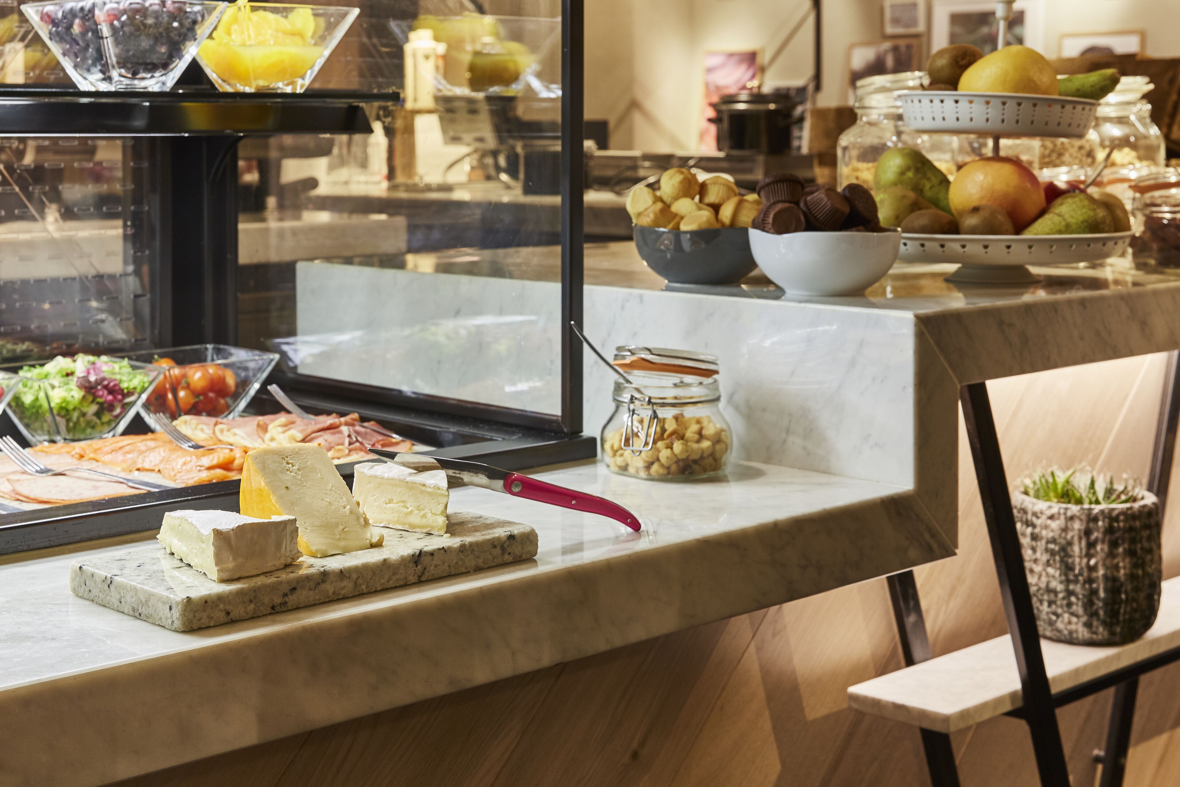Colazione a buffet a pagamento, servita tutte le mattine 