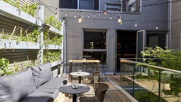 Lunch and dinner served