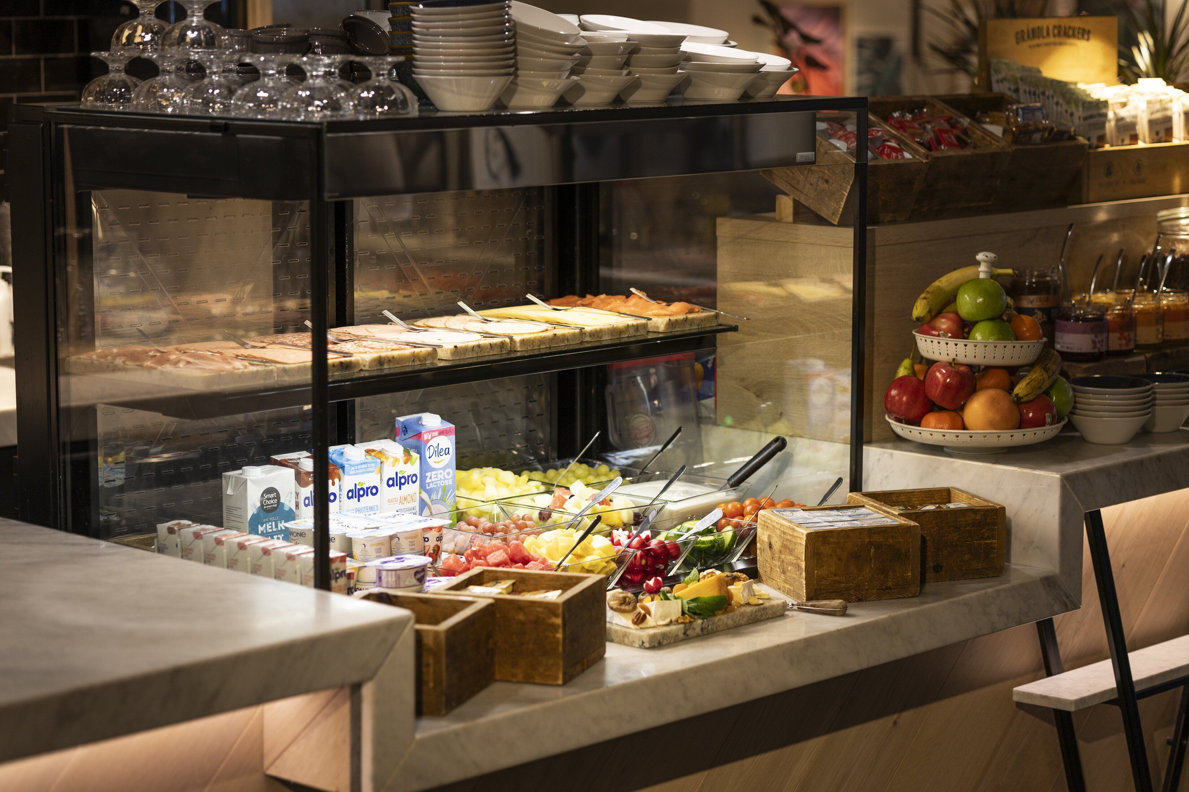 lunch and dinner served