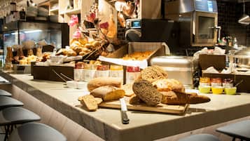 Dagelijks ontbijtbuffet (EUR 22 per persoon)