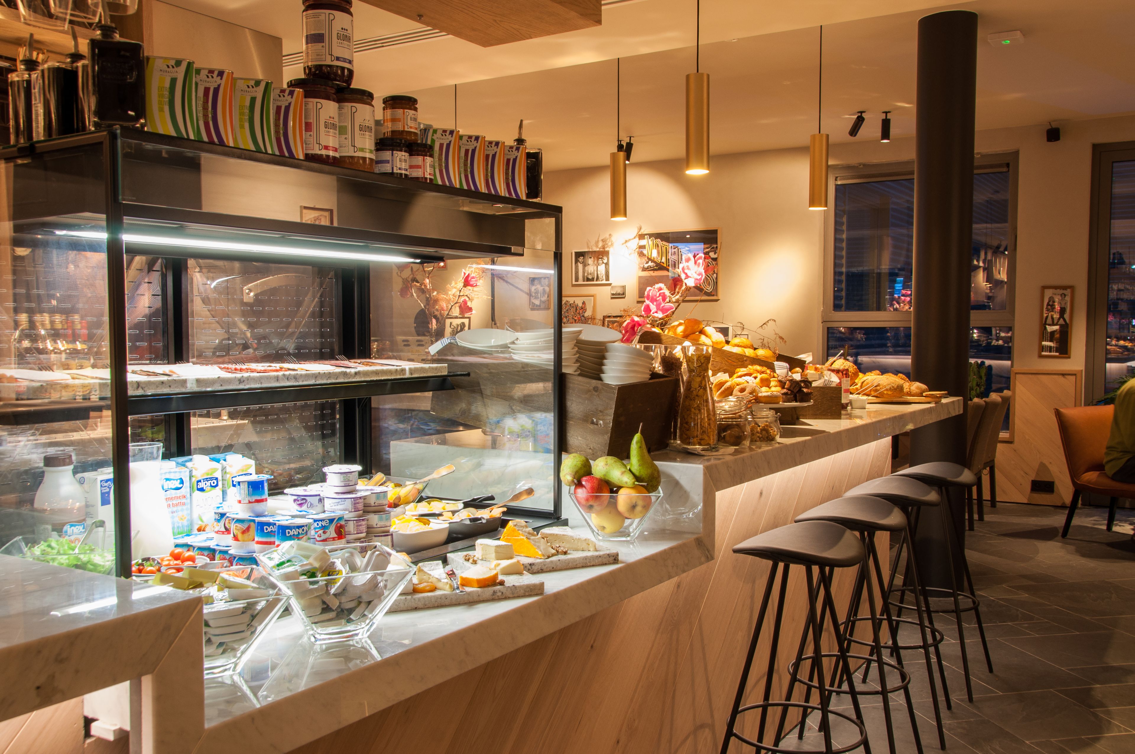 daily buffet breakfast (eur 22 per person)