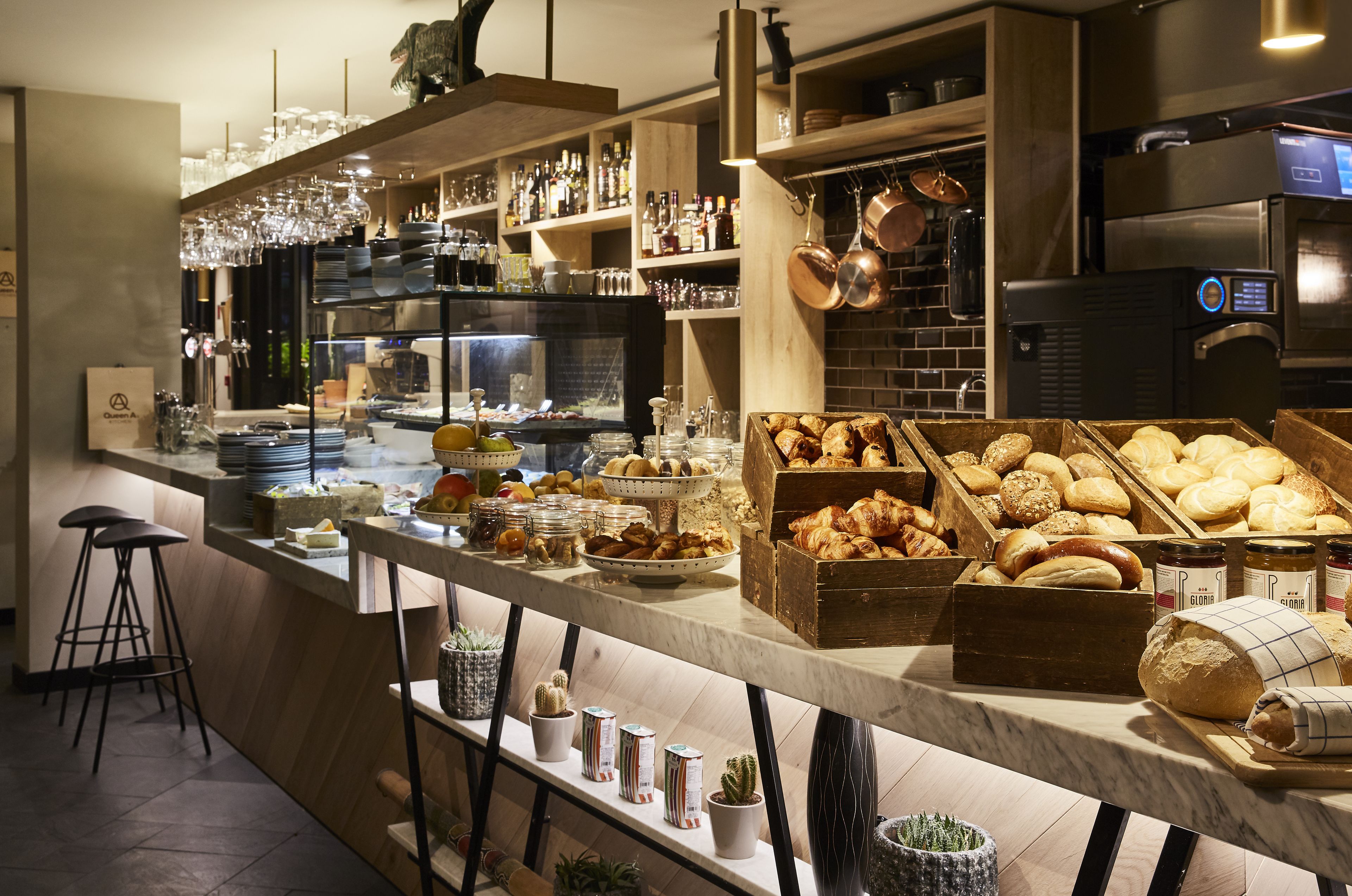 Petit déjeuner buffet (22 EUR par personne)