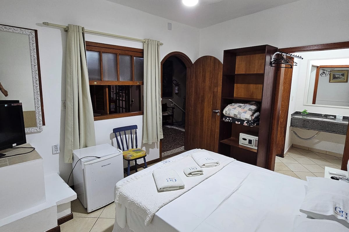 Suite estudio económica, 1 cama matrimonial, vista al patio | Vista desde la habitación