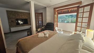 Apartamento família | Frigobar, cofres nos quartos, quartos à prova de som, Wi-Fi de cortesia