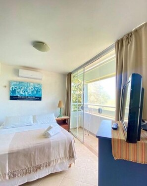 Family Studio Suite, Connecting Rooms, Lagoon View | Minibar, in-room safe, soundproofing, free WiFi - Pousada Bizkaia (Florianópolis)