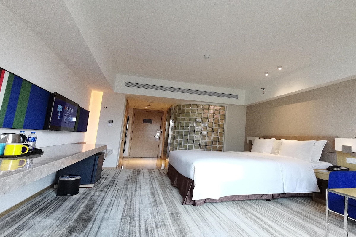 Minibar, in-room safe, desk, blackout drapes