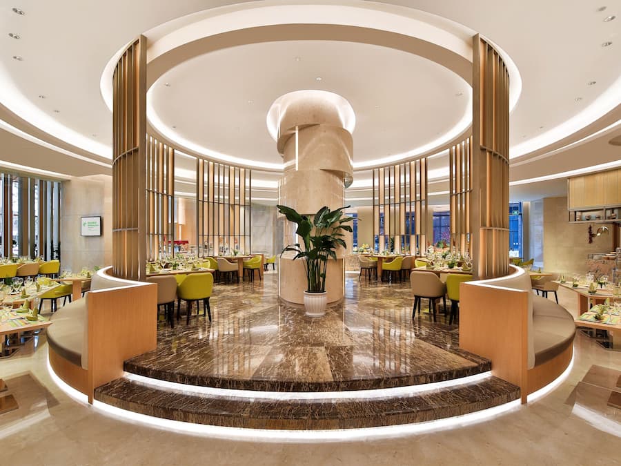 2 restaurantes, café da manhã, culinária internacional