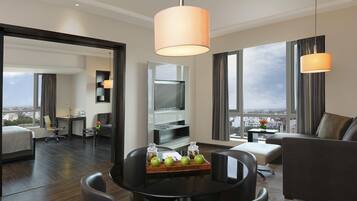 Deluxe Suite, 1 King Bed