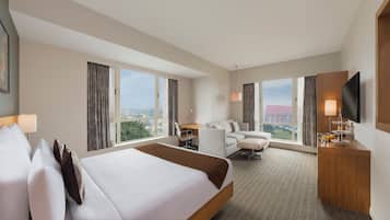 Deluxe Suite (Premium Lounge Access and Spa)
