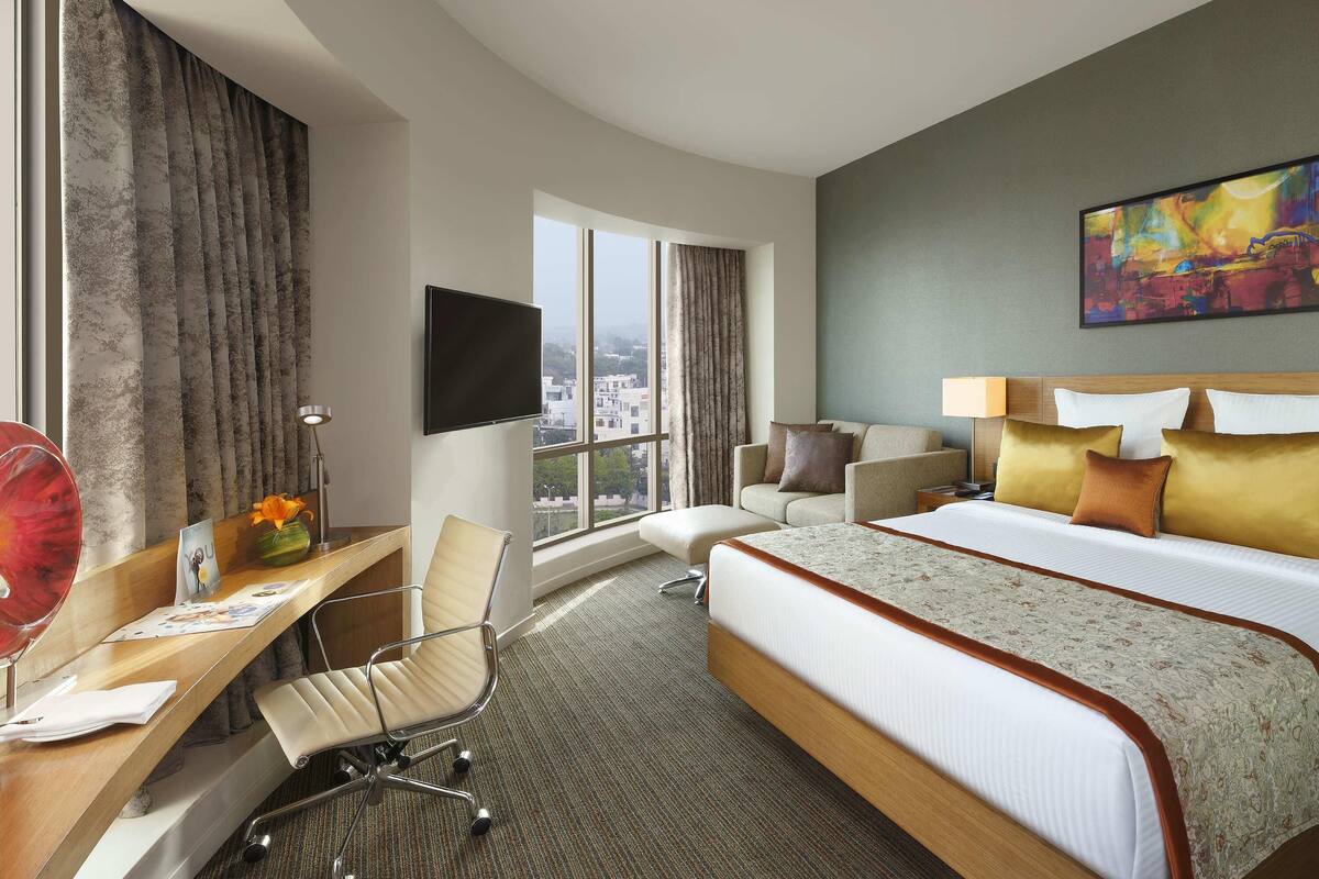 Executive Room, 1 King Bed | Exterior