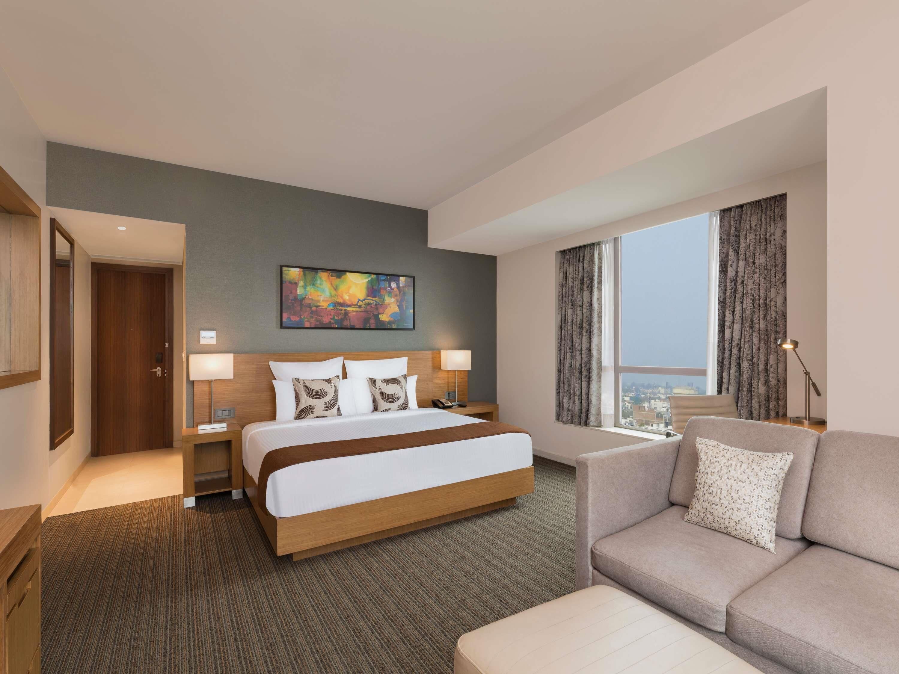 Suite junior, 1 cama de matrimonio grande | Minibar, caja fuerte, escritorio y sistema de insonorización