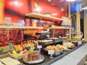 Desayuno buffet diario (USD 39 por persona)