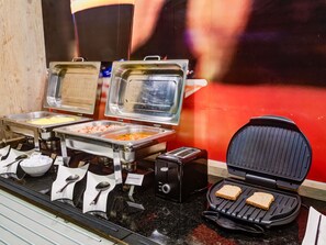 Tägliches Frühstücksbuffet gegen Gebühr