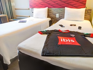 Minibar, caja fuerte, escritorio y wifi gratis