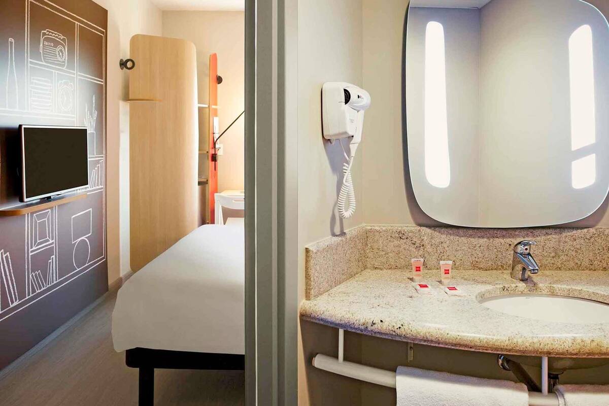 minibar, in-room safe, desk, free wifi