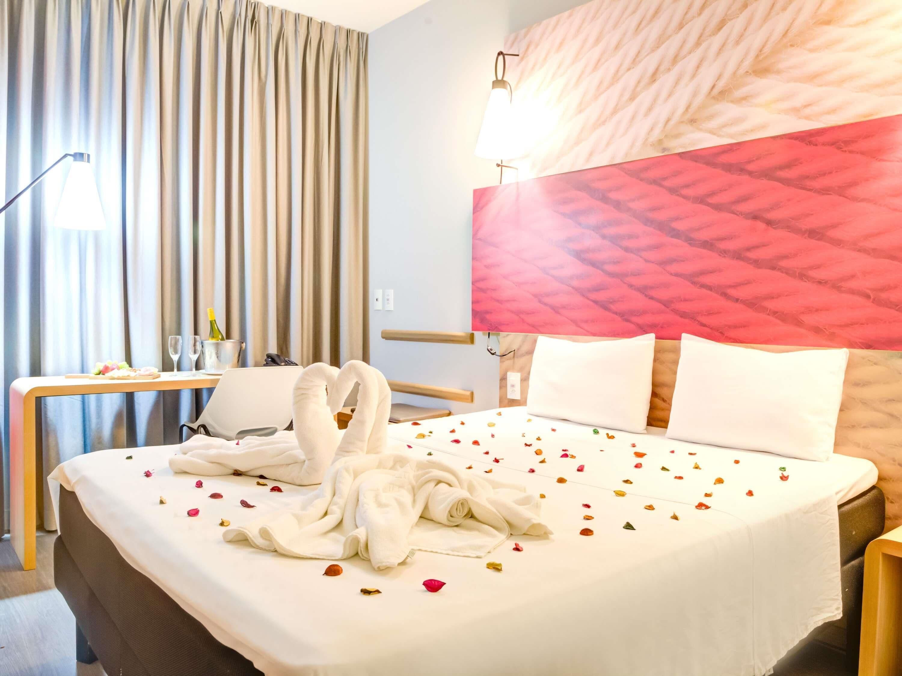 Kamar Standar, 1 Tempat Tidur Double | Minibar, brankas, meja kerja, dan Wi-Fi gratis