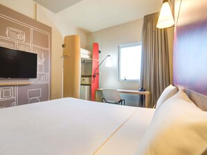 Standard Room, 1 Double Bed | Minibar, in-room safe, desk, free WiFi - Ibis Paranagua (Paranaguá)