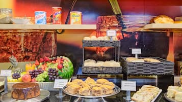 Päivittäinen buffetaamiainen (39 USD per henkilö)