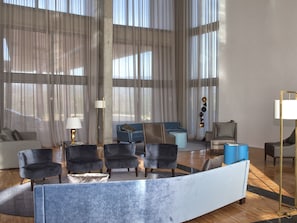 Lobby sitting area - Algarve Race Resort Apartments (Portimão)