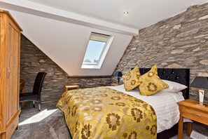 Habitación Deluxe doble | Escritorio, wifi gratis, ropa de cama