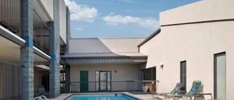 Utomhuspool