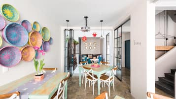 Free daily full breakfast