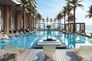 2 outdoor pools, cabanas (surcharge) - Lyfe Resort & Residences (Hollywood)