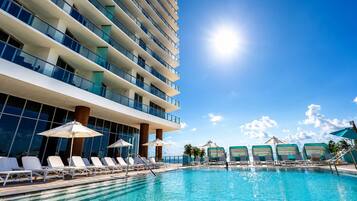 2 outdoor pools, pool cabanas (surcharge)