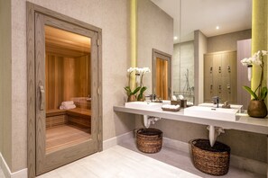 Couples treatment rooms, body treatments, aromatherapy - Lyfe Resort & Residences (Hollywood)