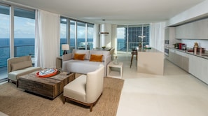 Flat-screen TV, pay films - Lyfe Resort & Residences (Hollywood)