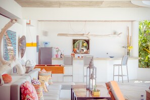 Poolside bar - Casa Phil (Las Terrenas)