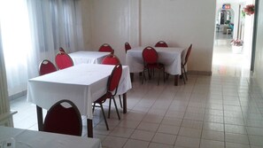 Lunch and dinner served, local and international cuisine - Kangle Plaza Hotel (Bamenda)