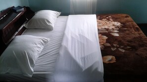 Minibar, rideaux occultants, fer et planche à repasser, Wi-Fi gratuit