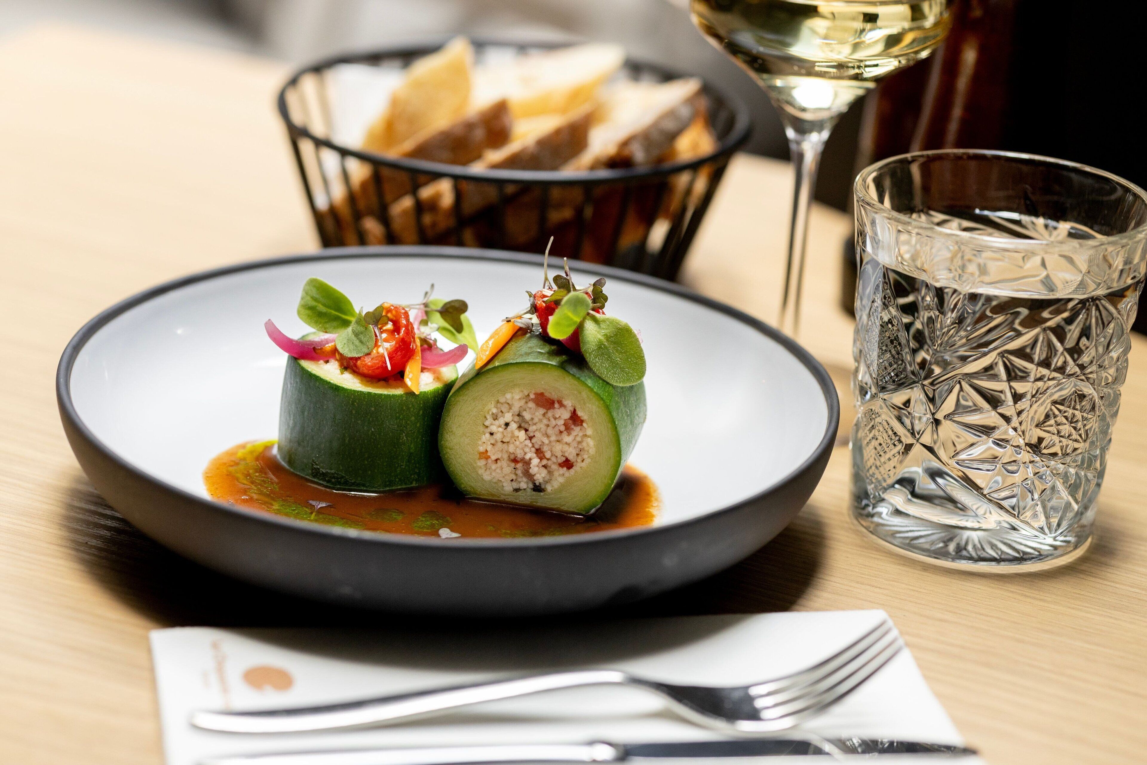 lunch and dinner served, international cuisine