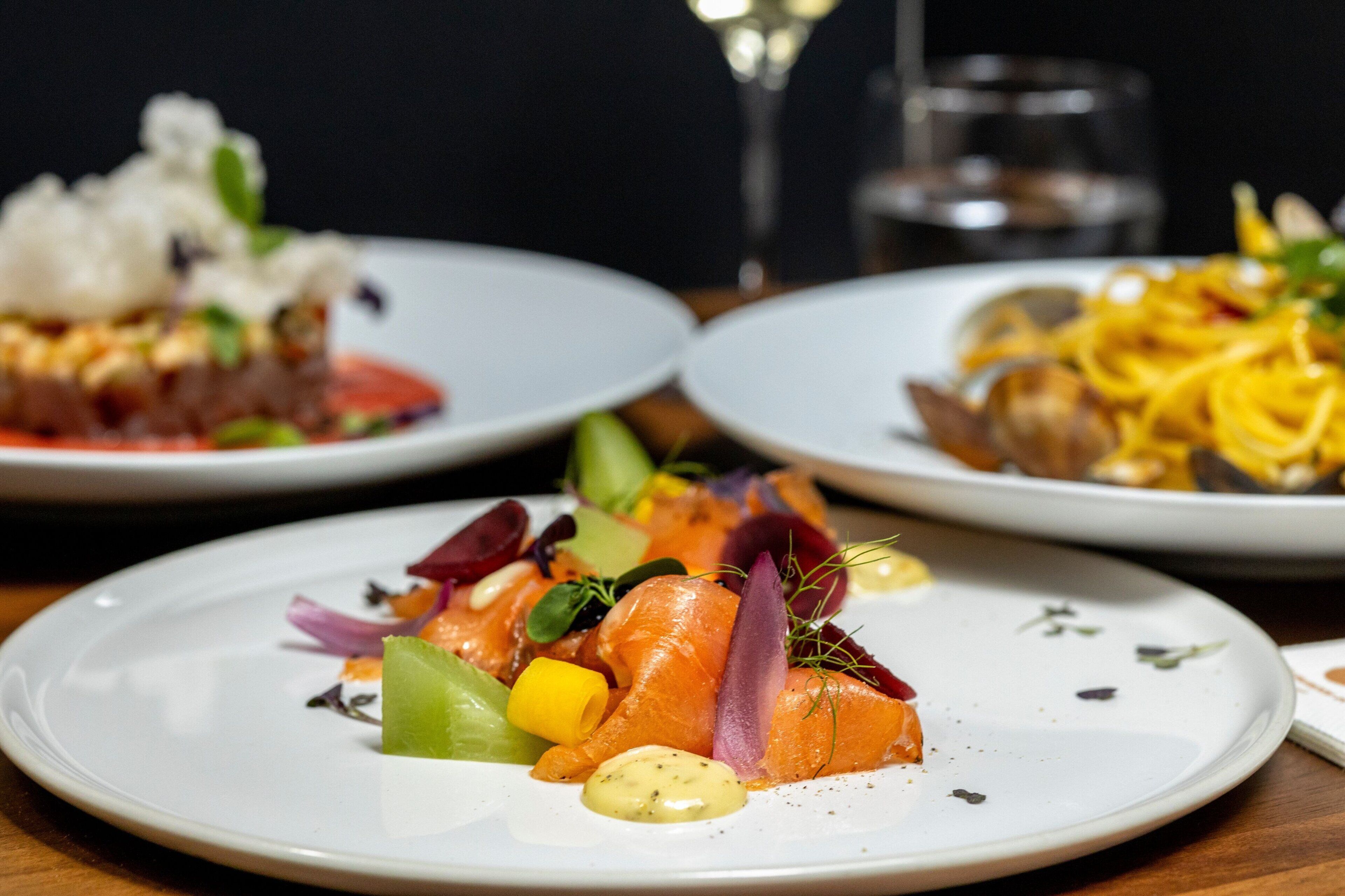 lunch and dinner served, international cuisine