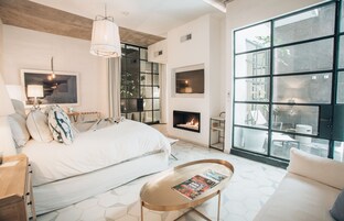 Premiun Suite King with Bathtub | Balcony view