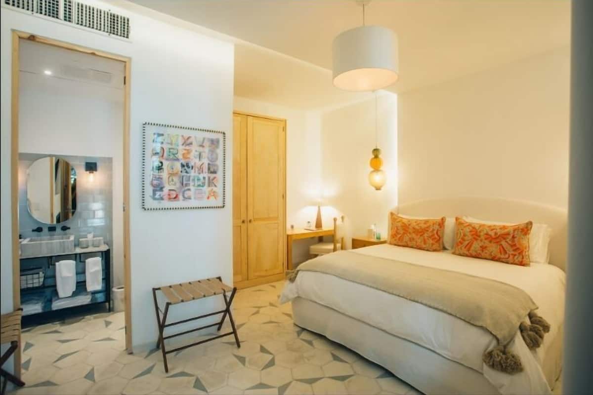 1 bedroom, minibar, in-room safe, desk