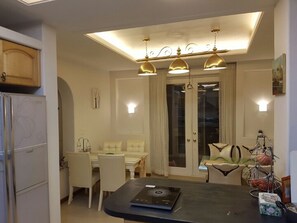 Daily full breakfast (KRW 5000 per person)