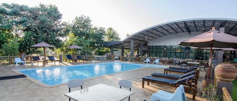 Outdoor pool, sun loungers