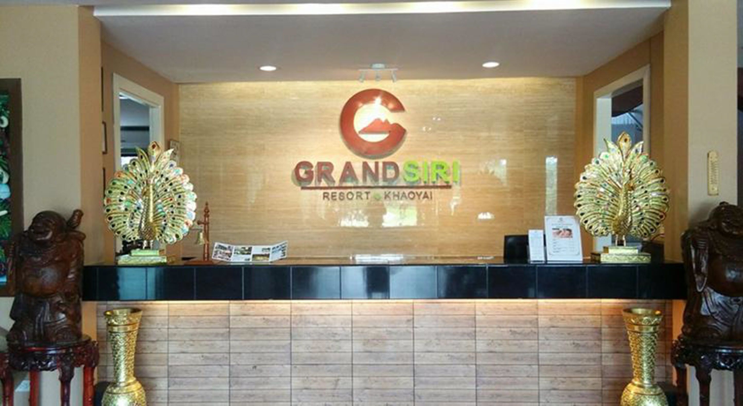 チェックイン / チェックアウト キオスク