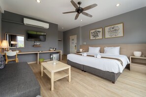 Kamar Double Premier | Tirai kedap cahaya dan seprai linen