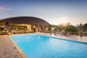 Outdoor pool, sun loungers