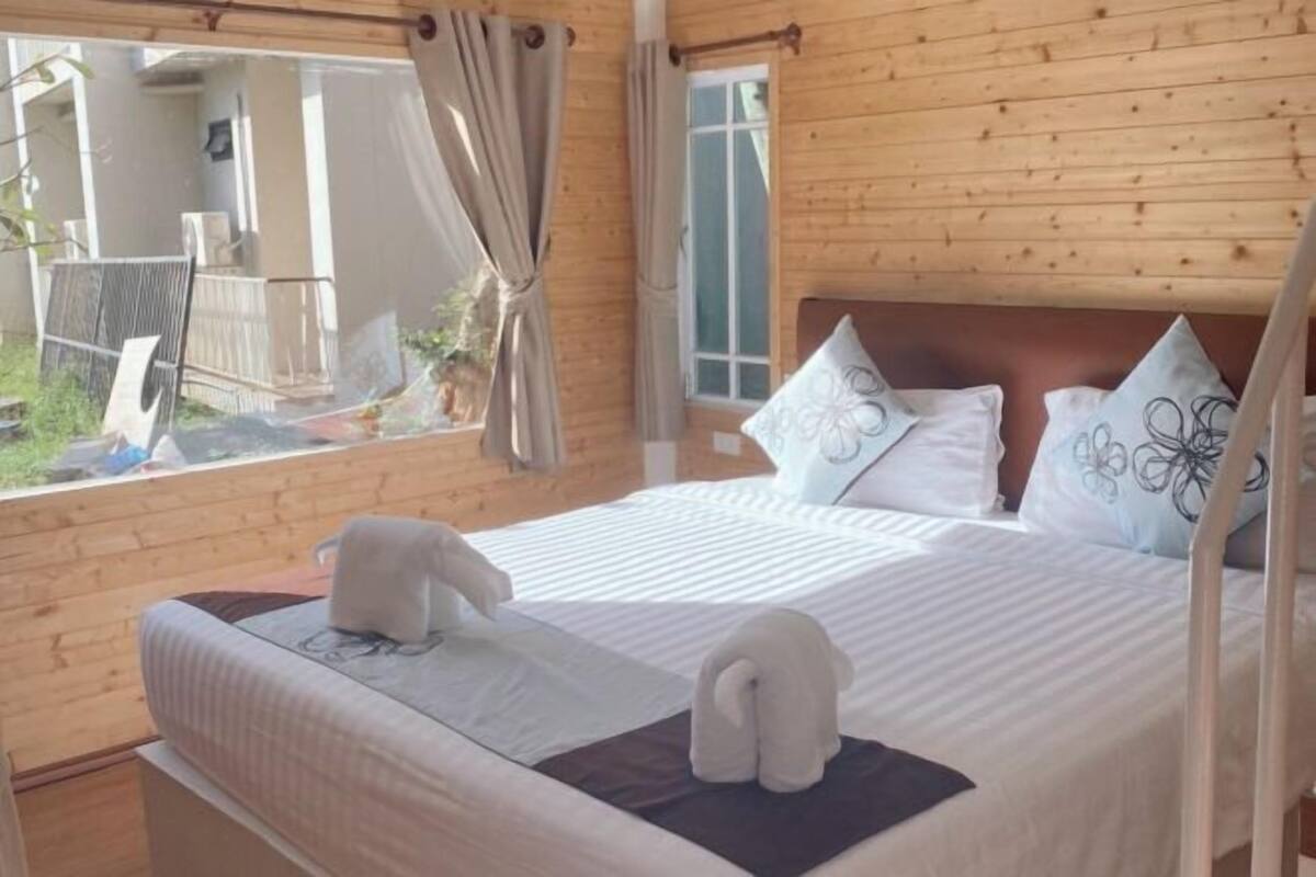 Free WiFi, bed sheets