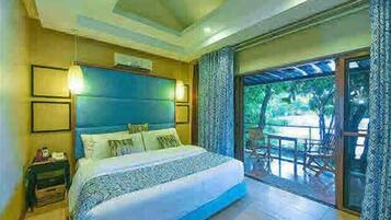 In-room safe, desk, blackout drapes